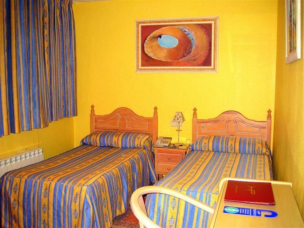 Ch Plaza D'Ort Rooms IV Madrid Bagian luar foto
