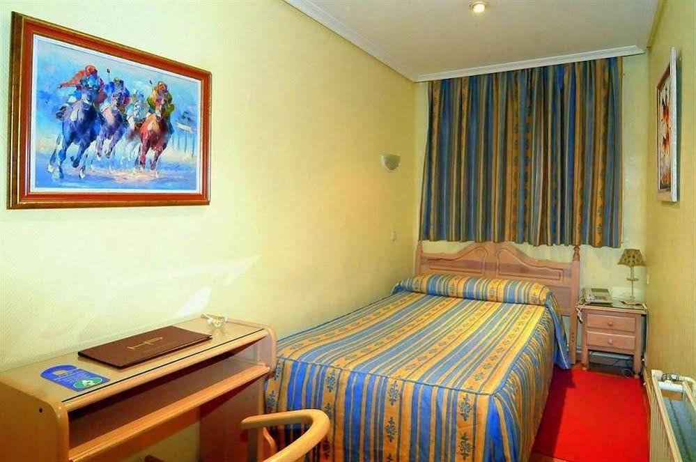 Ch Plaza D'Ort Rooms IV Madrid Bagian luar foto
